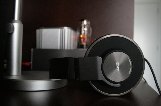 AKG K550